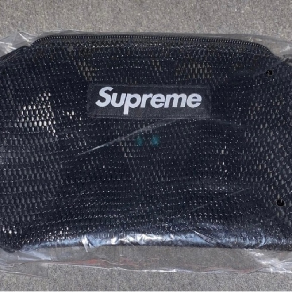 *NWT* Supreme Utility Pouch (Black) SS20